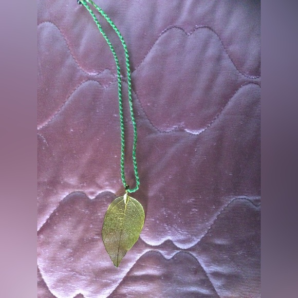Genuine gold dipped real leaf pendant necklace - Picture 4 of 4